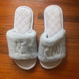 Rae Dunn Be Kind Slippers